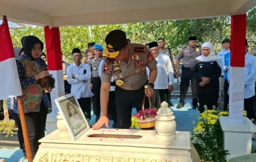 Kapolri Ziarah ke Makam Marsinah, Kunjungi Museum dan Rumah Singgah di Nganjuk